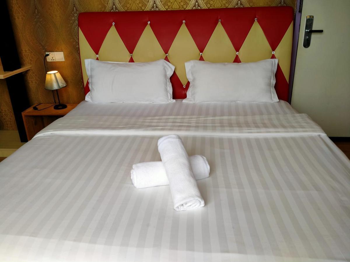 Hotel Zamburger Enstek Szepang Kültér fotó