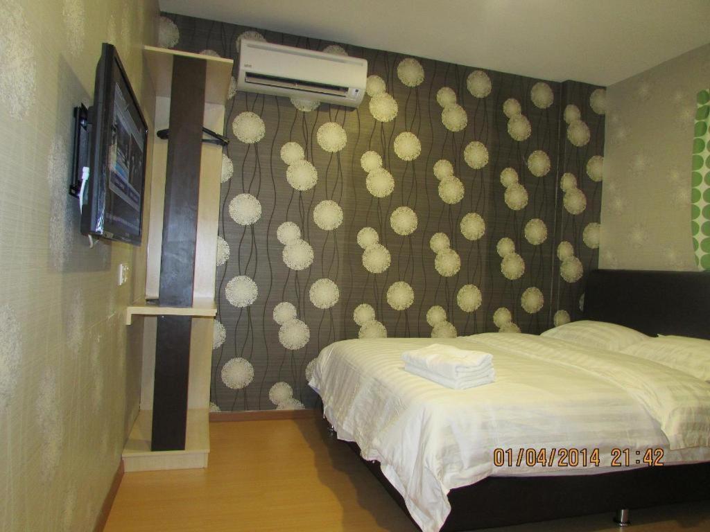 Hotel Zamburger Enstek Szepang Kültér fotó