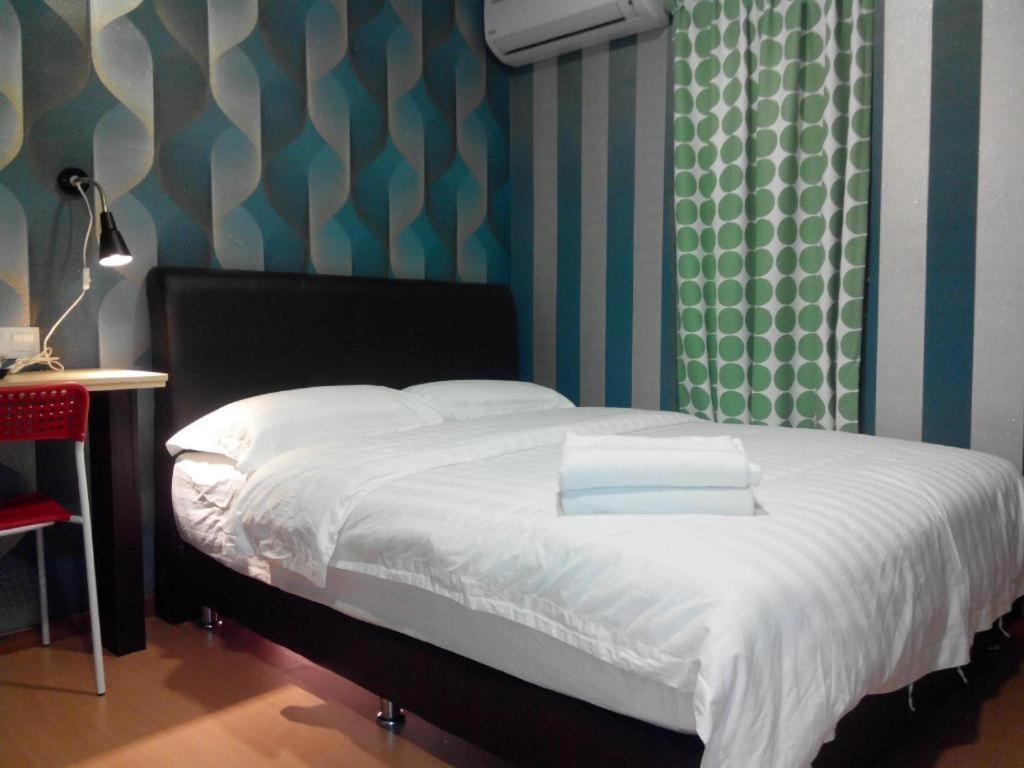 Hotel Zamburger Enstek Szepang Kültér fotó