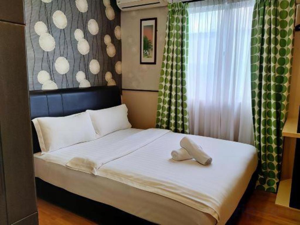 Hotel Zamburger Enstek Szepang Kültér fotó