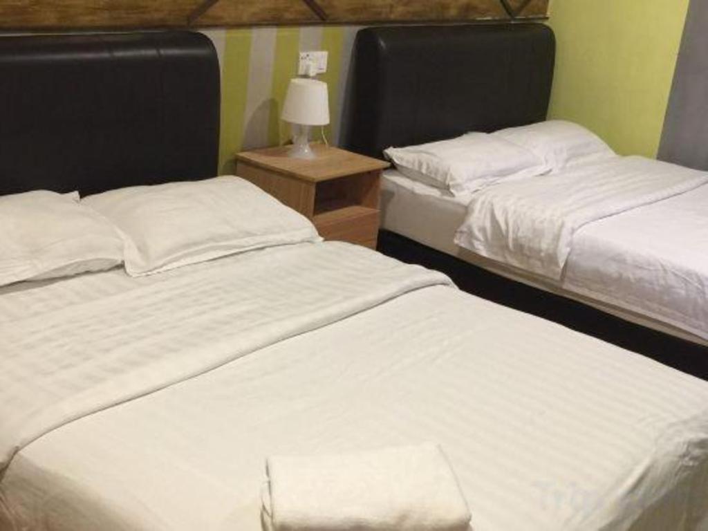 Hotel Zamburger Enstek Szepang Kültér fotó